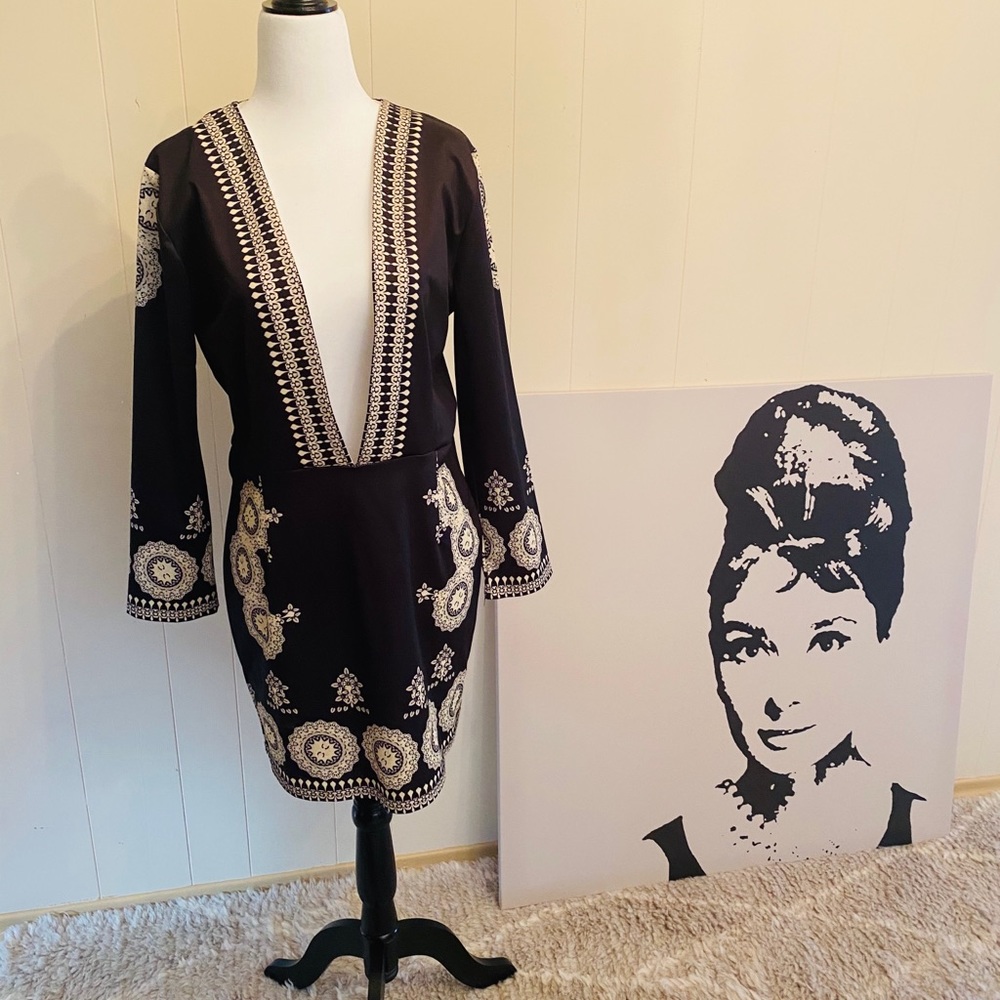 NWOT Deep V neck Arabian Dress